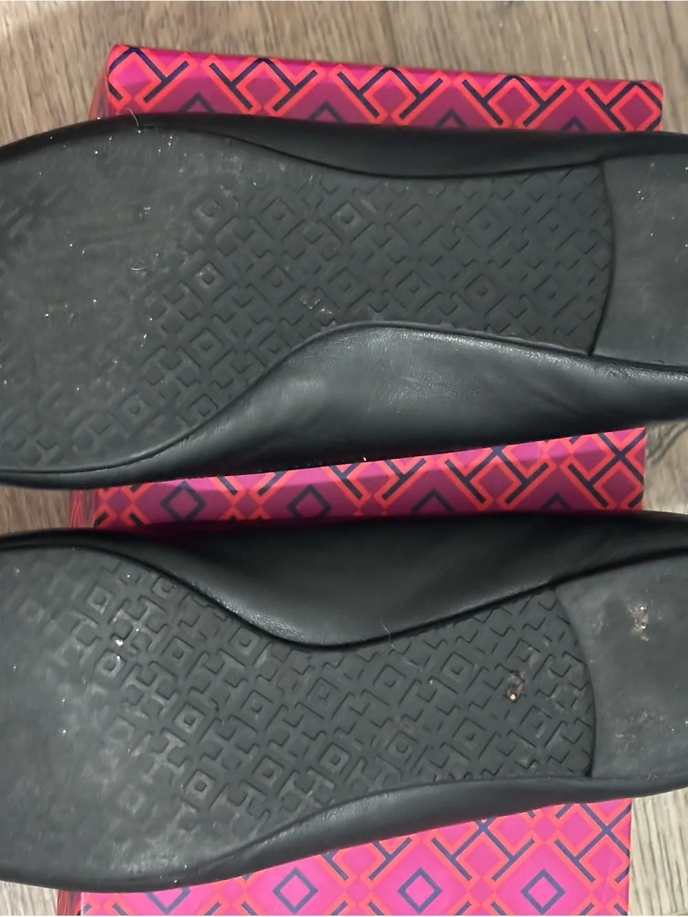 Tory Burch Black Leather. Ballet Flats with Gold Logo Medallion. Size 8